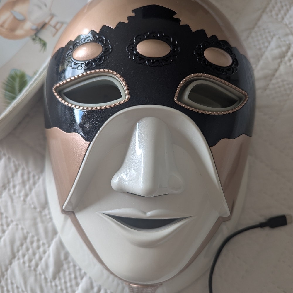 LED Light Therapy - Picture 2 of 6